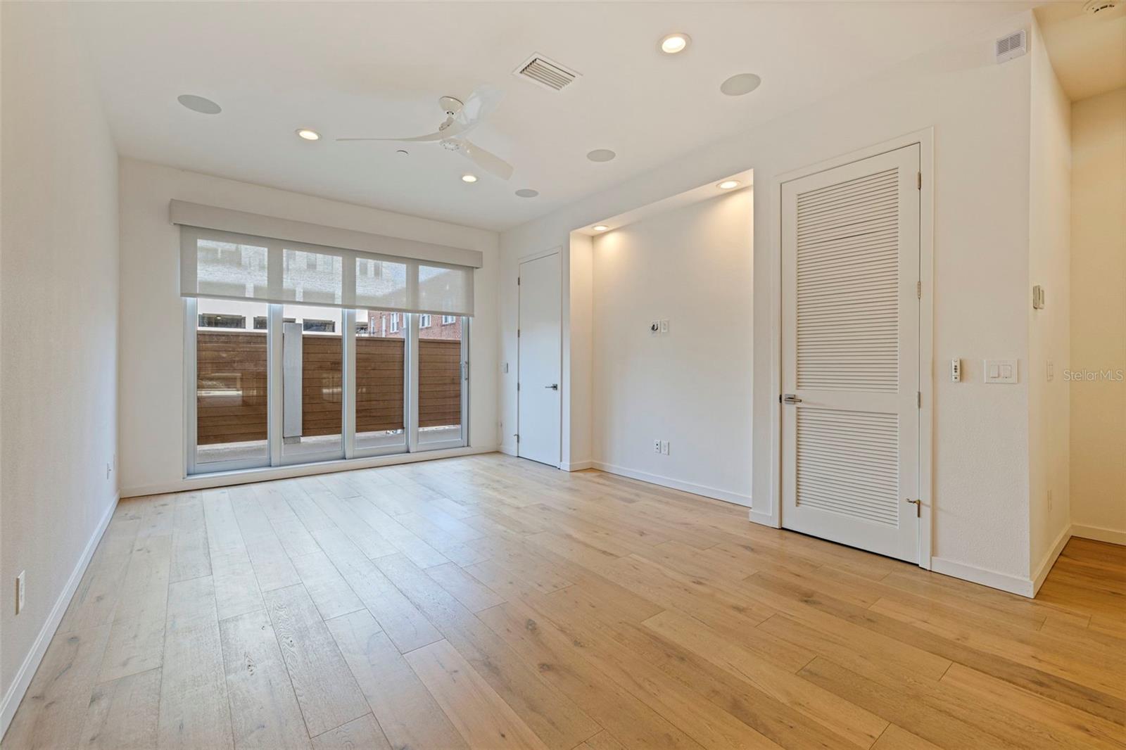 LIV 233 TWNHMS - Residential