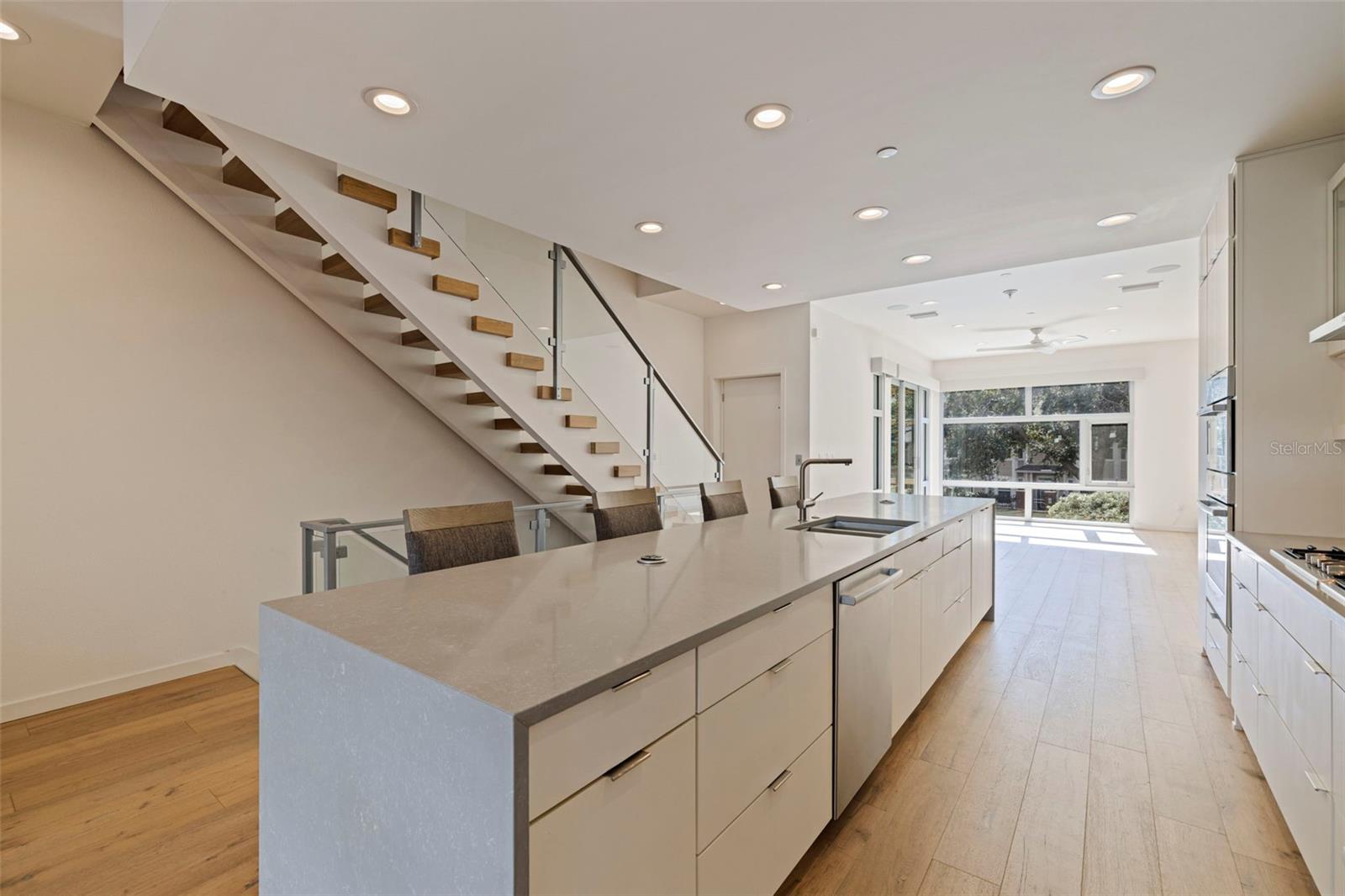 LIV 233 TWNHMS - Residential