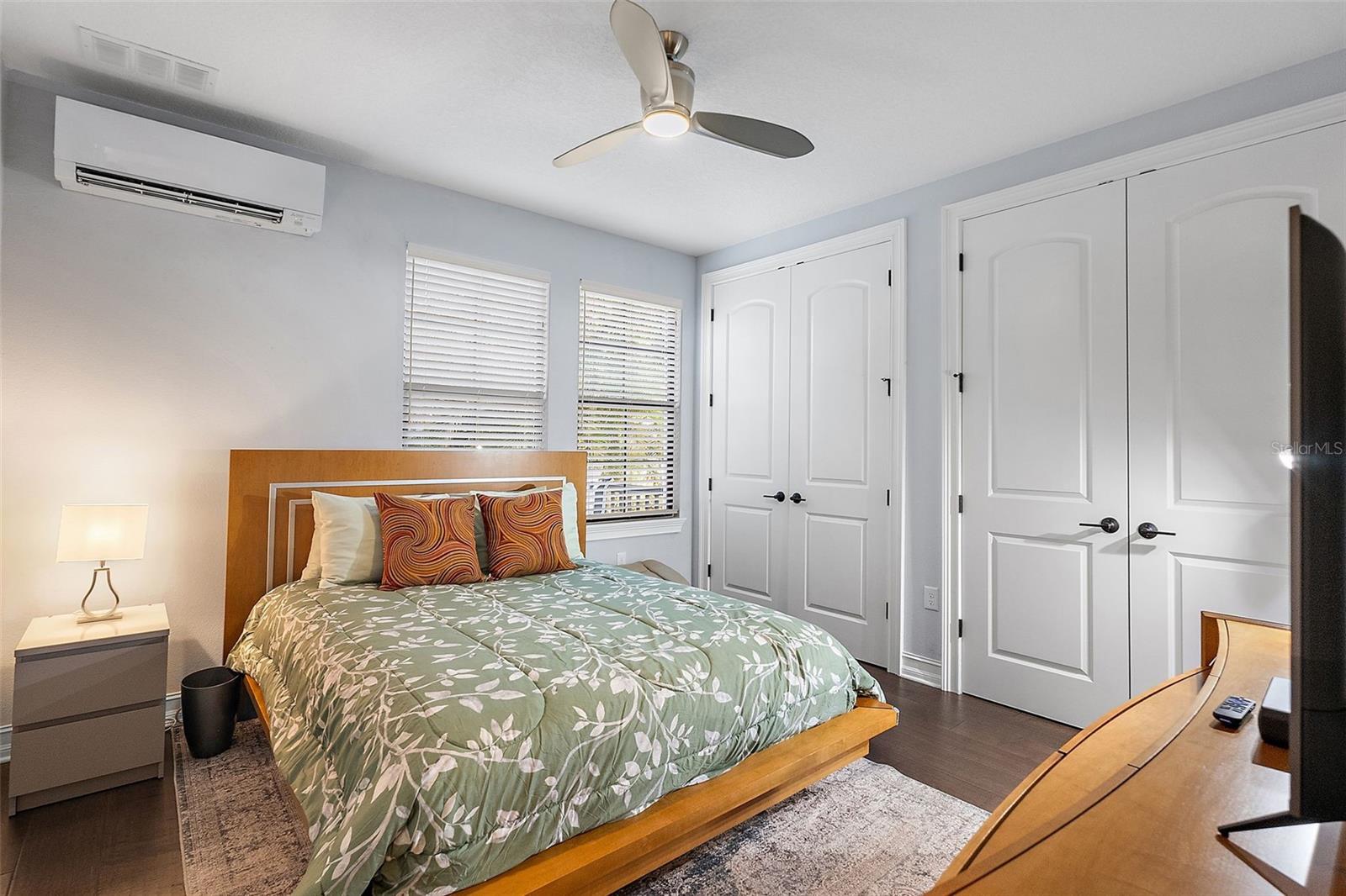 CRESCENT LAKE TWNHMS PH II - Residential