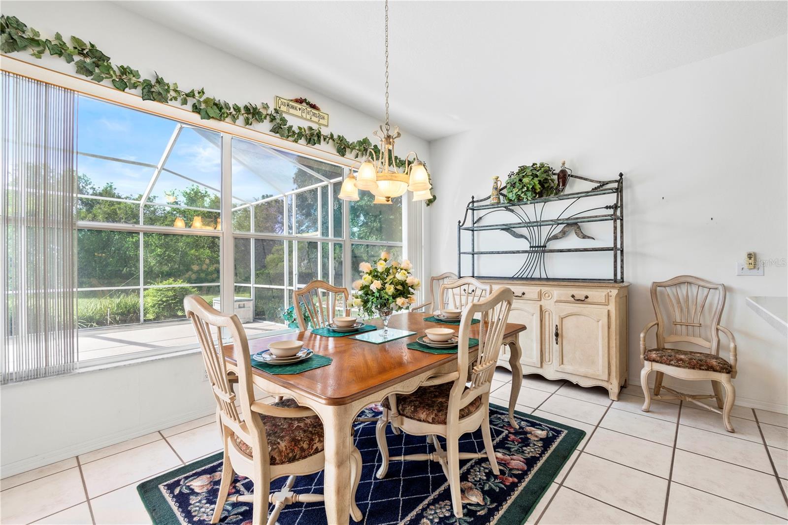 SUN CITY CENTER UNIT 257 PH II LOT 28 BLOCK 4 - Residential