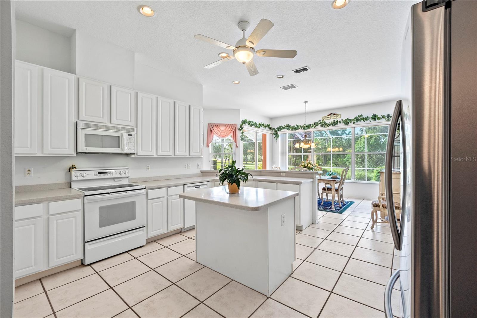 SUN CITY CENTER UNIT 257 PH II LOT 28 BLOCK 4 - Residential