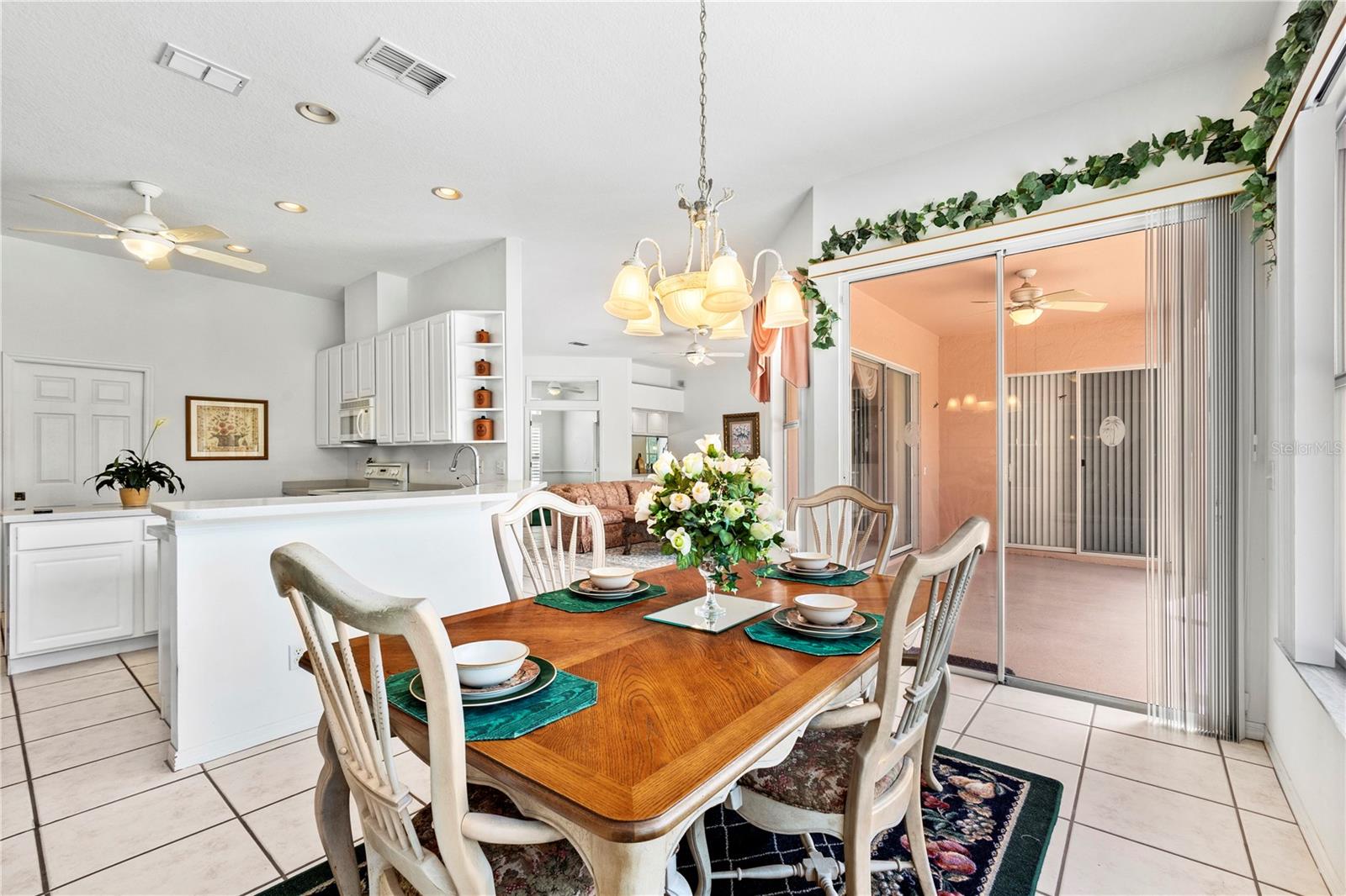 SUN CITY CENTER UNIT 257 PH II LOT 28 BLOCK 4 - Residential