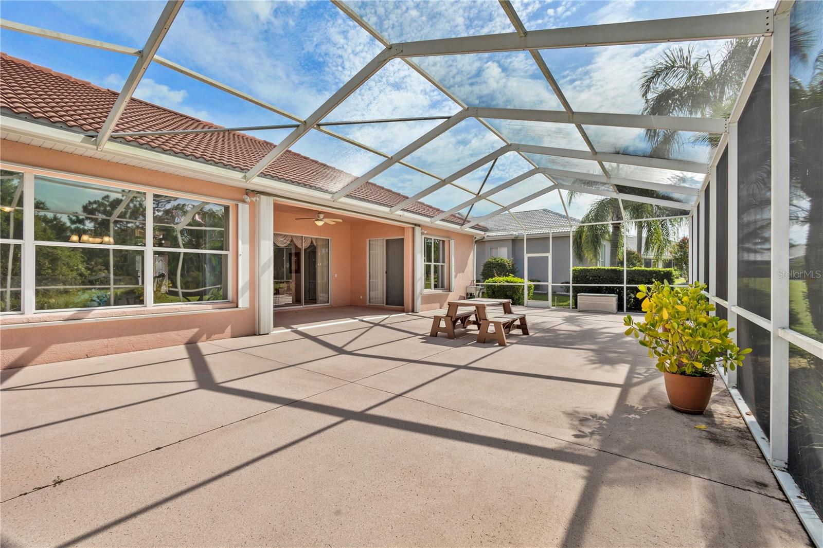 SUN CITY CENTER UNIT 257 PH II LOT 28 BLOCK 4 - Residential