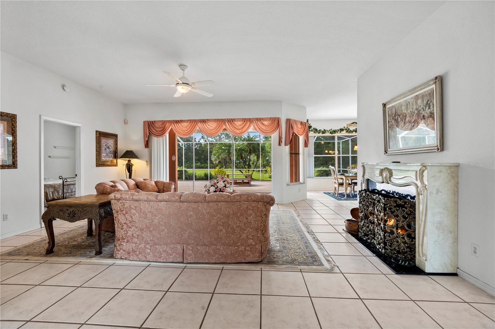 SUN CITY CENTER UNIT 257 PH II LOT 28 BLOCK 4 - Residential