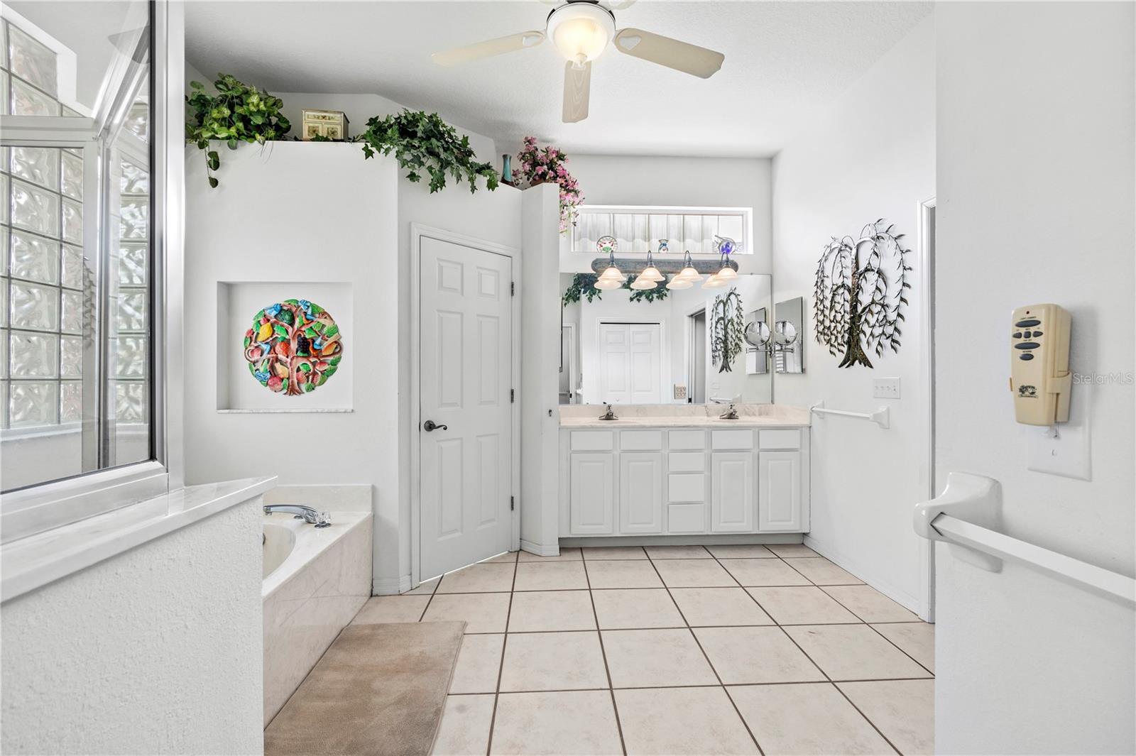 SUN CITY CENTER UNIT 257 PH II LOT 28 BLOCK 4 - Residential