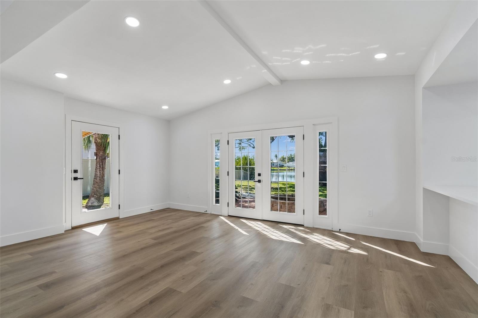 SHORE ACRES BUTTERFLY LAKE REP - Residential