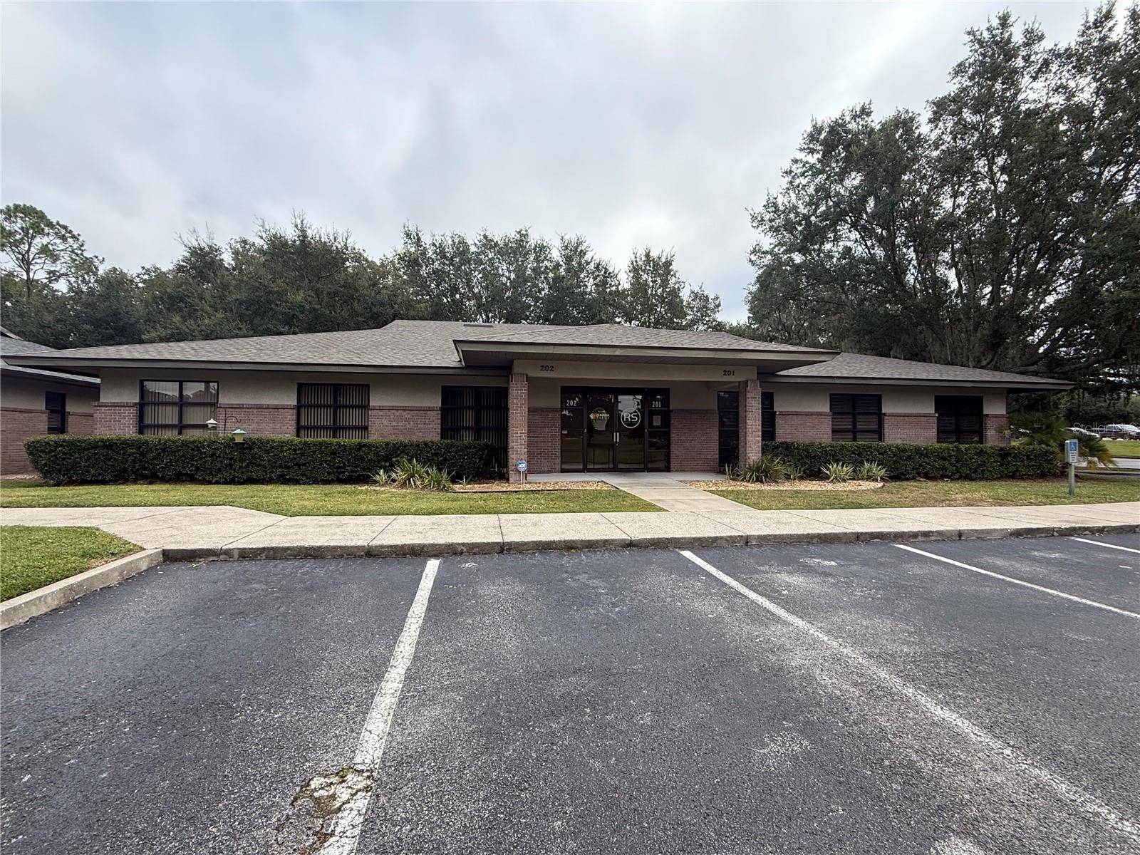 HIGHLANDS PROFESSIONAL CENTER 02 - Commercial Lease