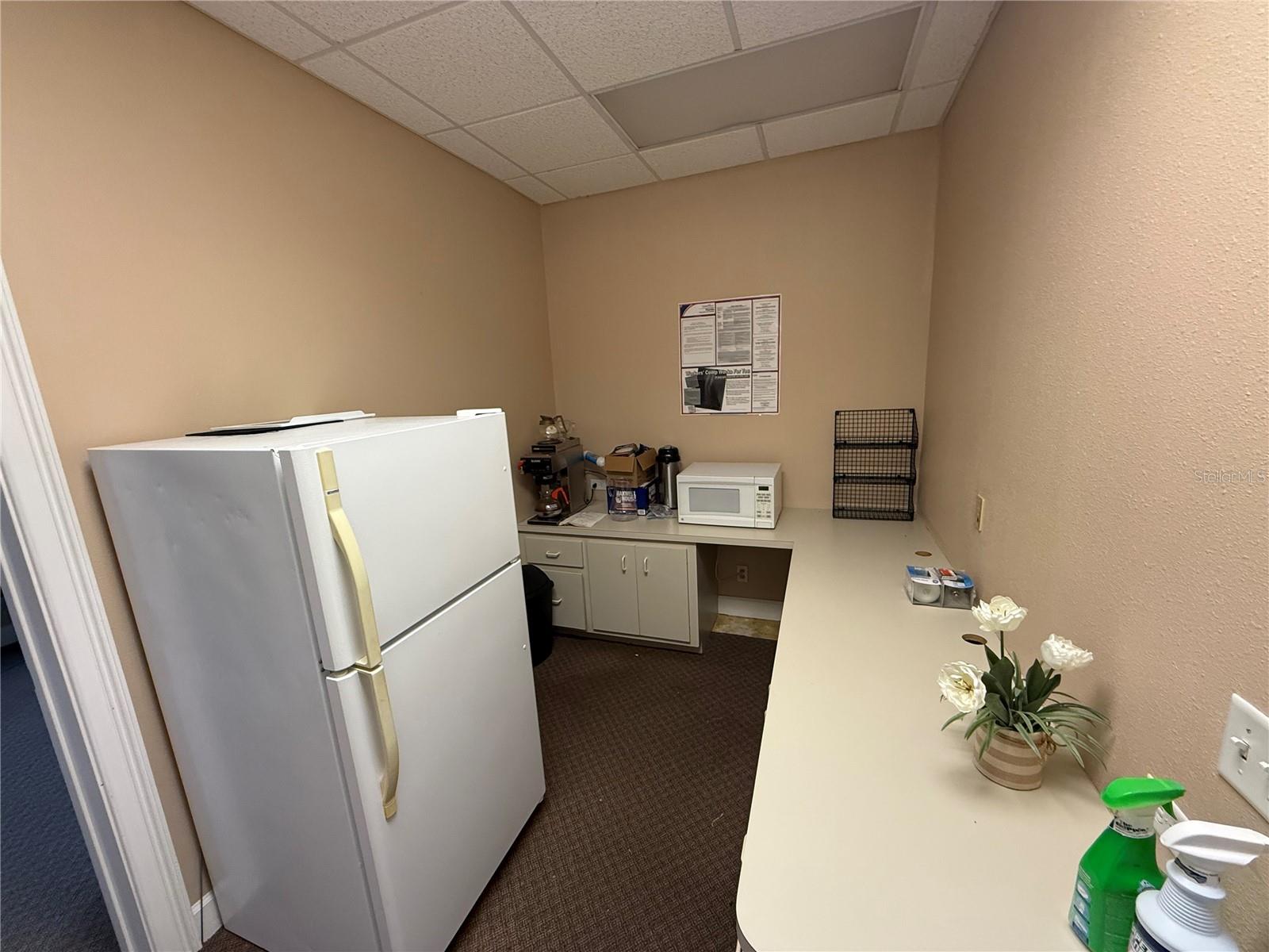 HIGHLANDS PROFESSIONAL CENTER 02 - Commercial Lease