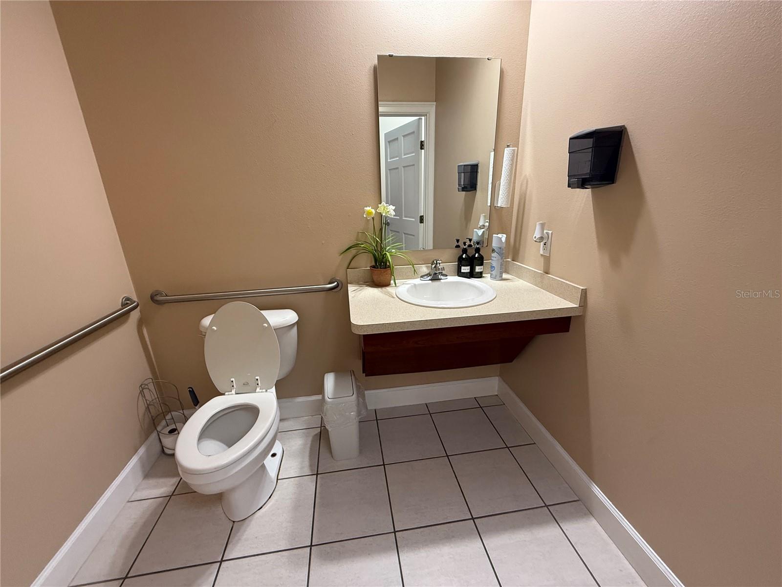 HIGHLANDS PROFESSIONAL CENTER 02 - Commercial Lease