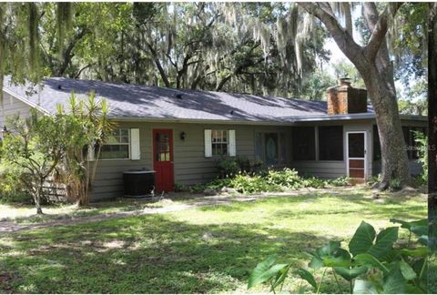 Photo of 125 Country Club Lane, Mulberry, FL 33860 (MLS # O6371017)