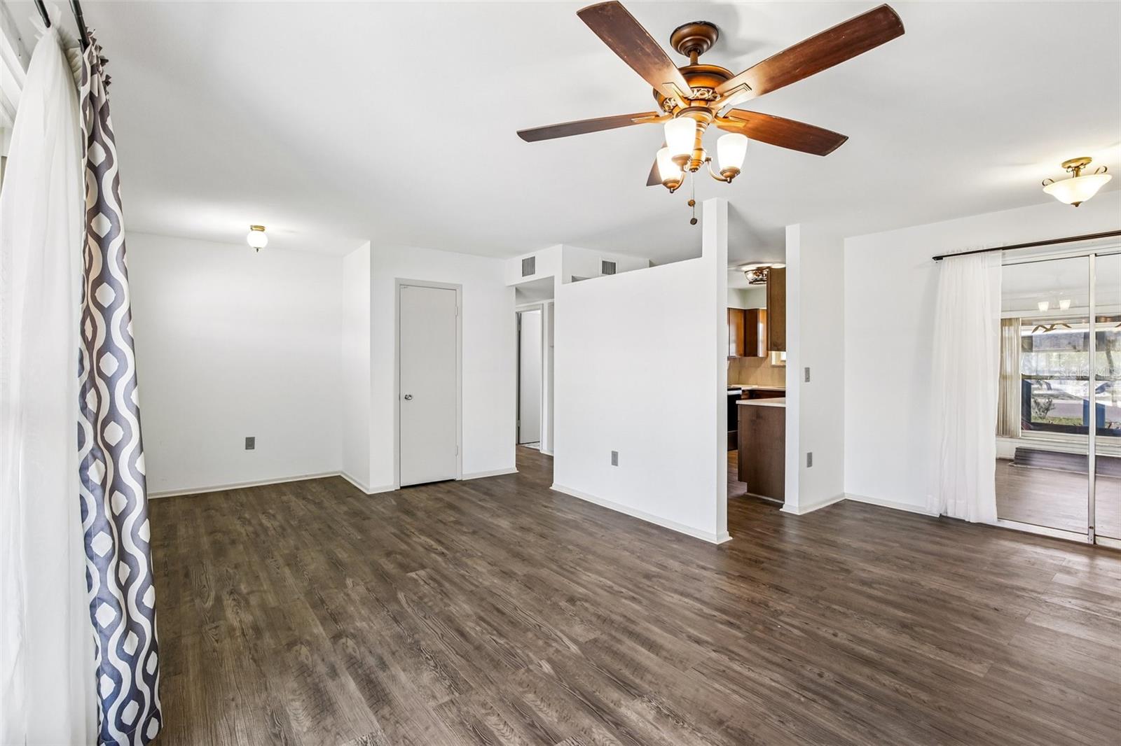 DEL WEBBS SUN CITY FLORIDA UN - Residential