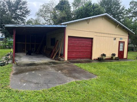 A home in DELAND