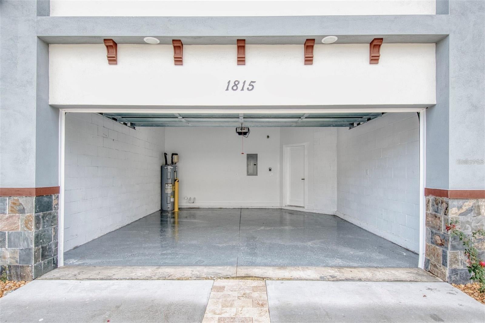 1815 BRENTWOOD COURT