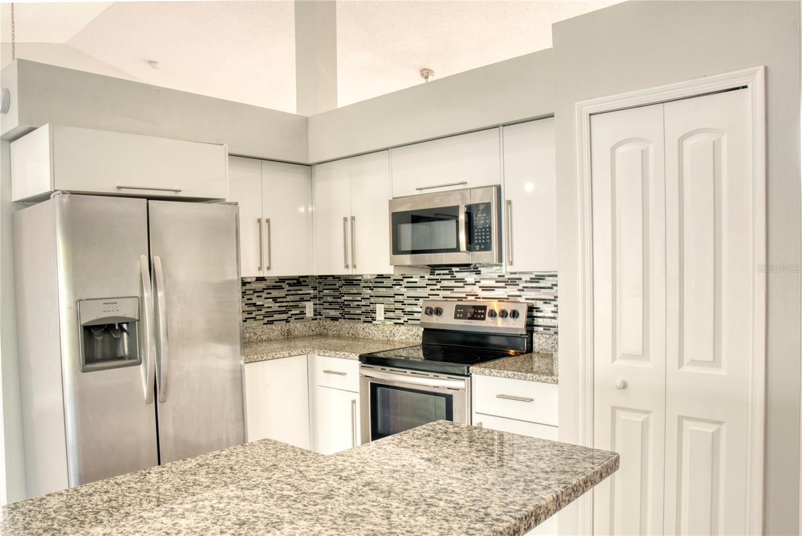 KINGS CREST PH 01 - Residential Lease