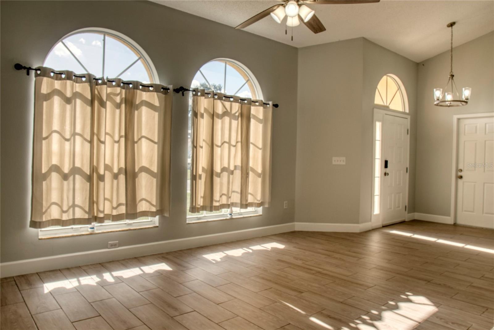 KINGS CREST PH 01 - Residential Lease