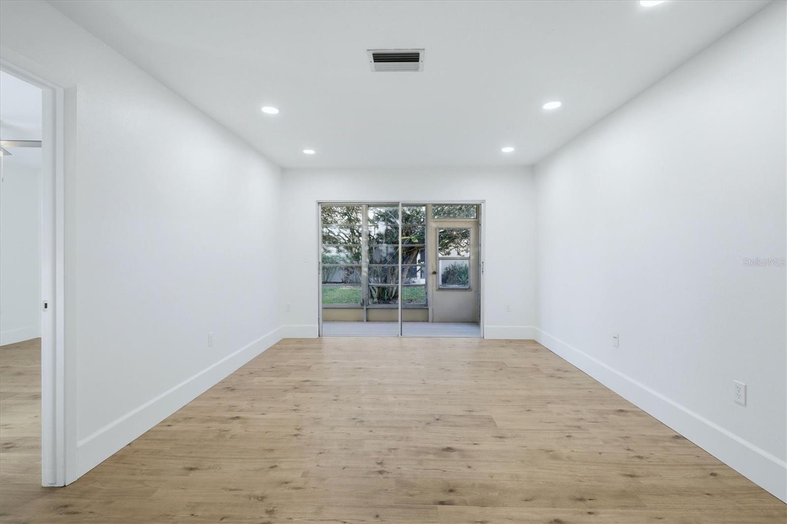 CORTEZ VILLAS CONDO 4 PH B - Residential