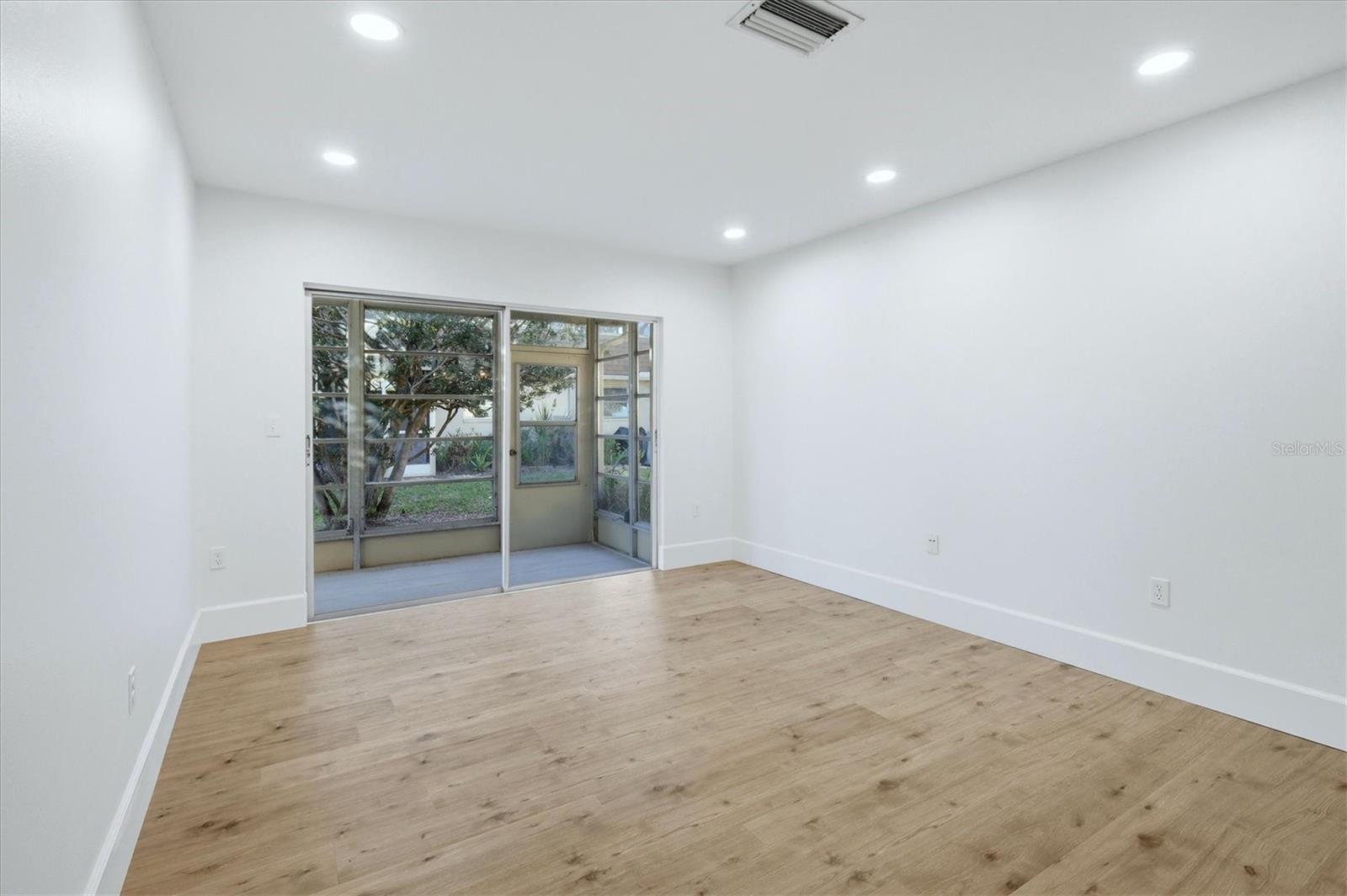 CORTEZ VILLAS CONDO 4 PH B - Residential