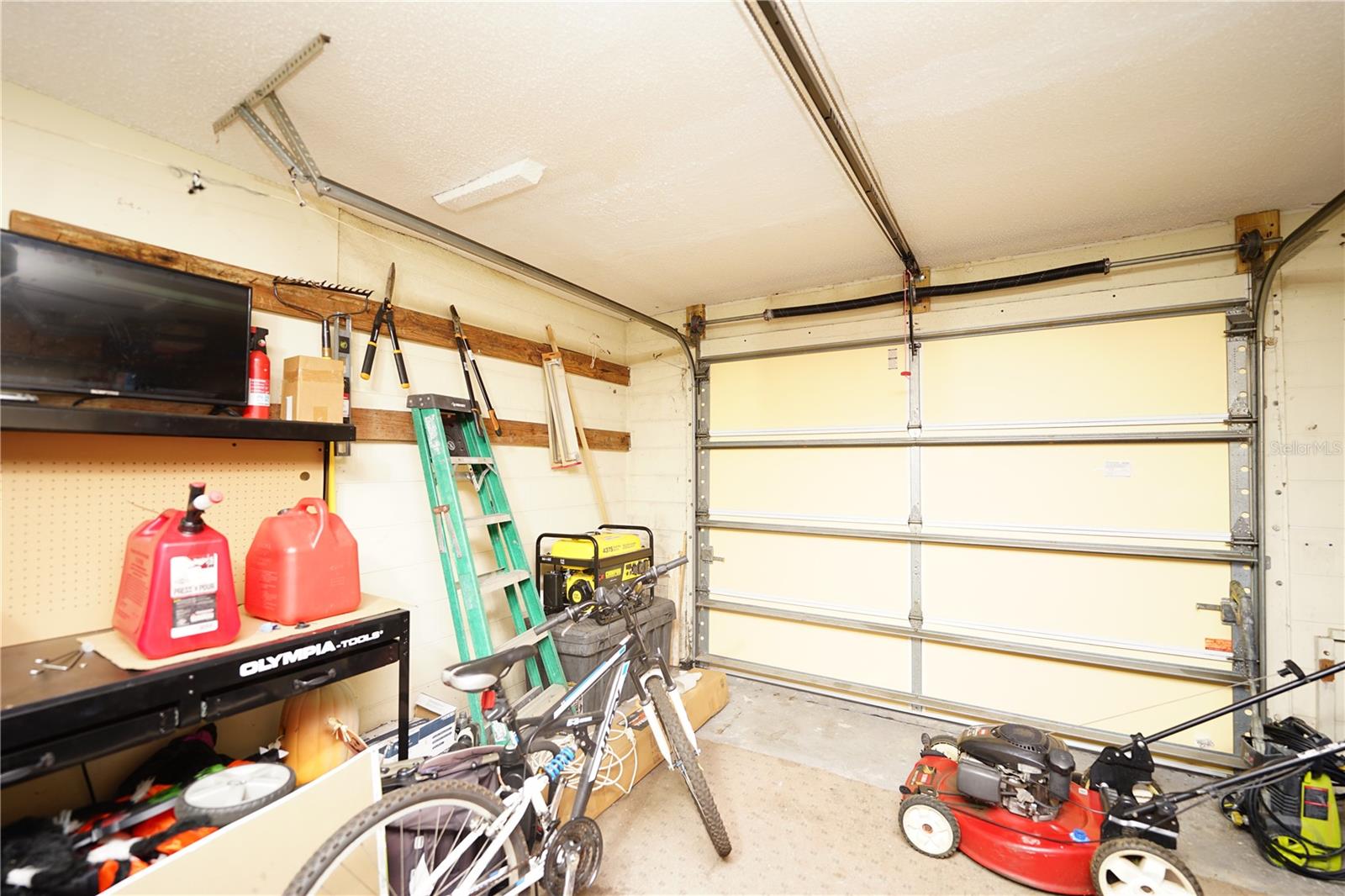 BAYOU MANOR 2ND ADD - Residential