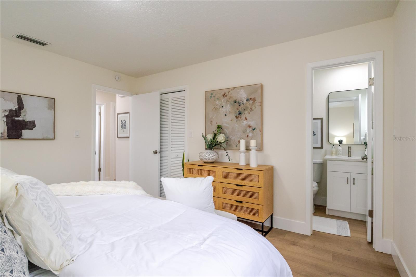 THE LAKES - Residential