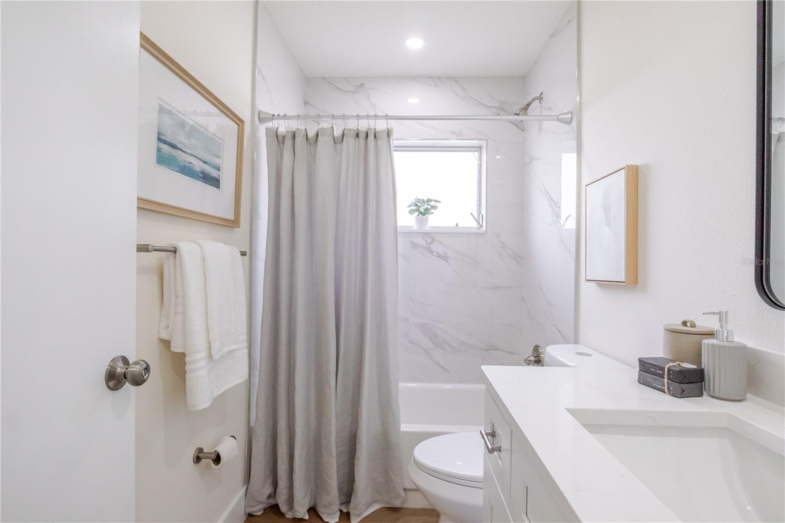 THE LAKES - Residential