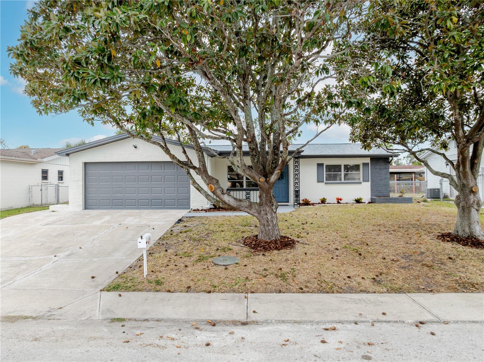 THE LAKES - Residential