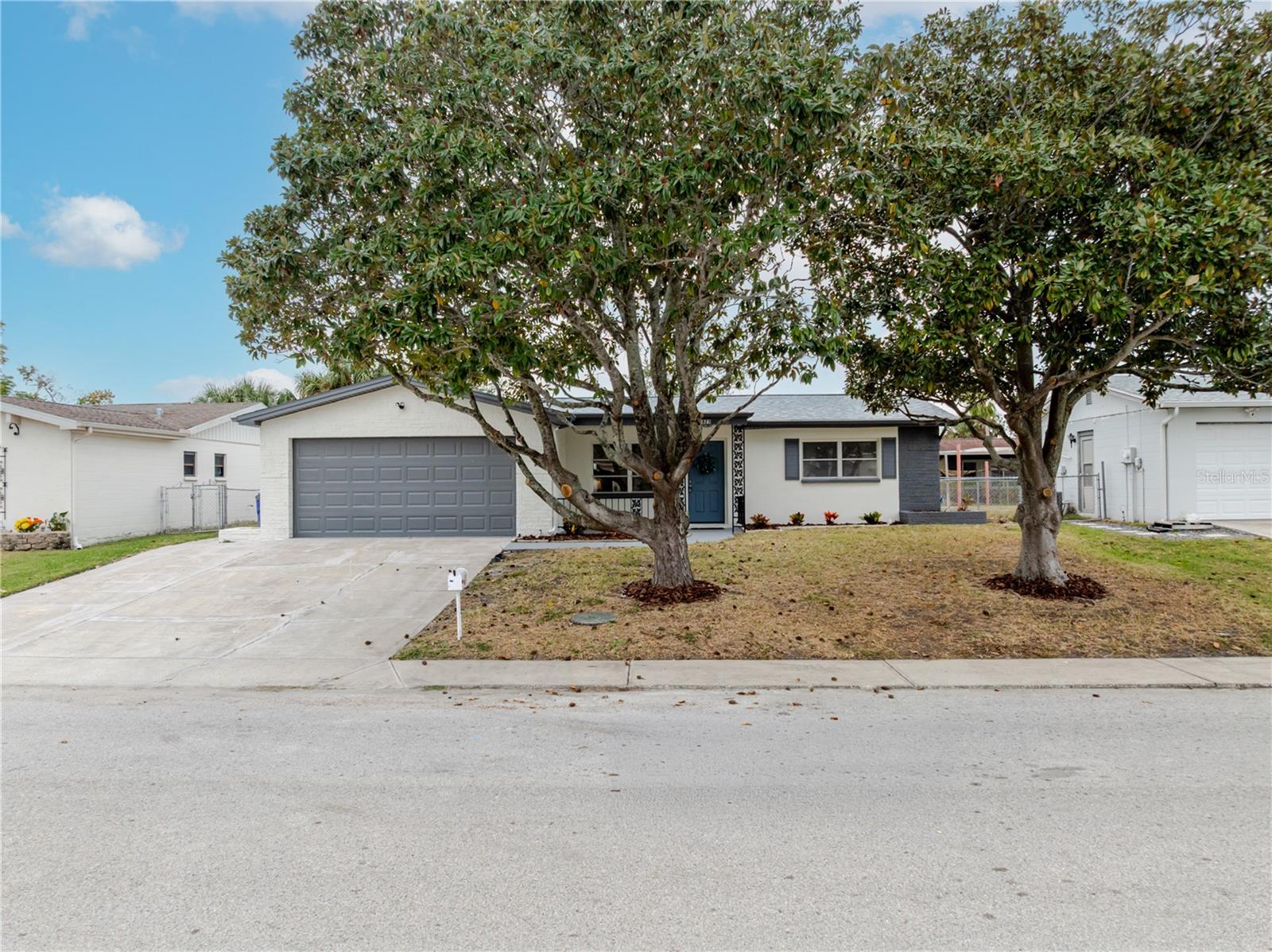 THE LAKES - Residential