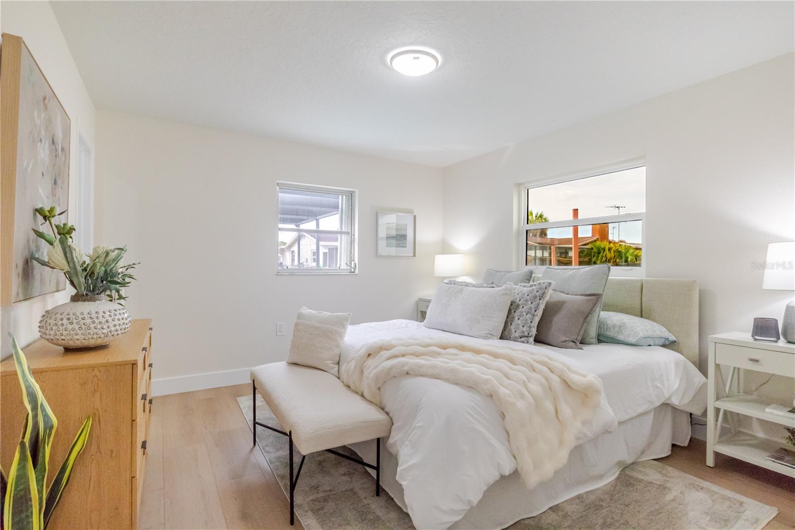 THE LAKES - Residential