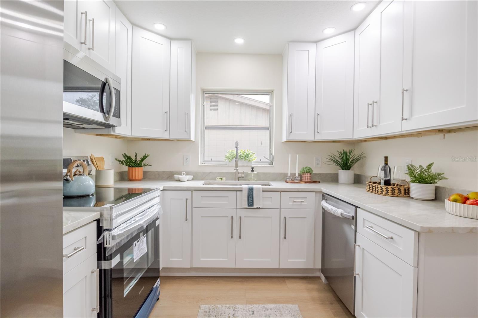 THE LAKES - Residential