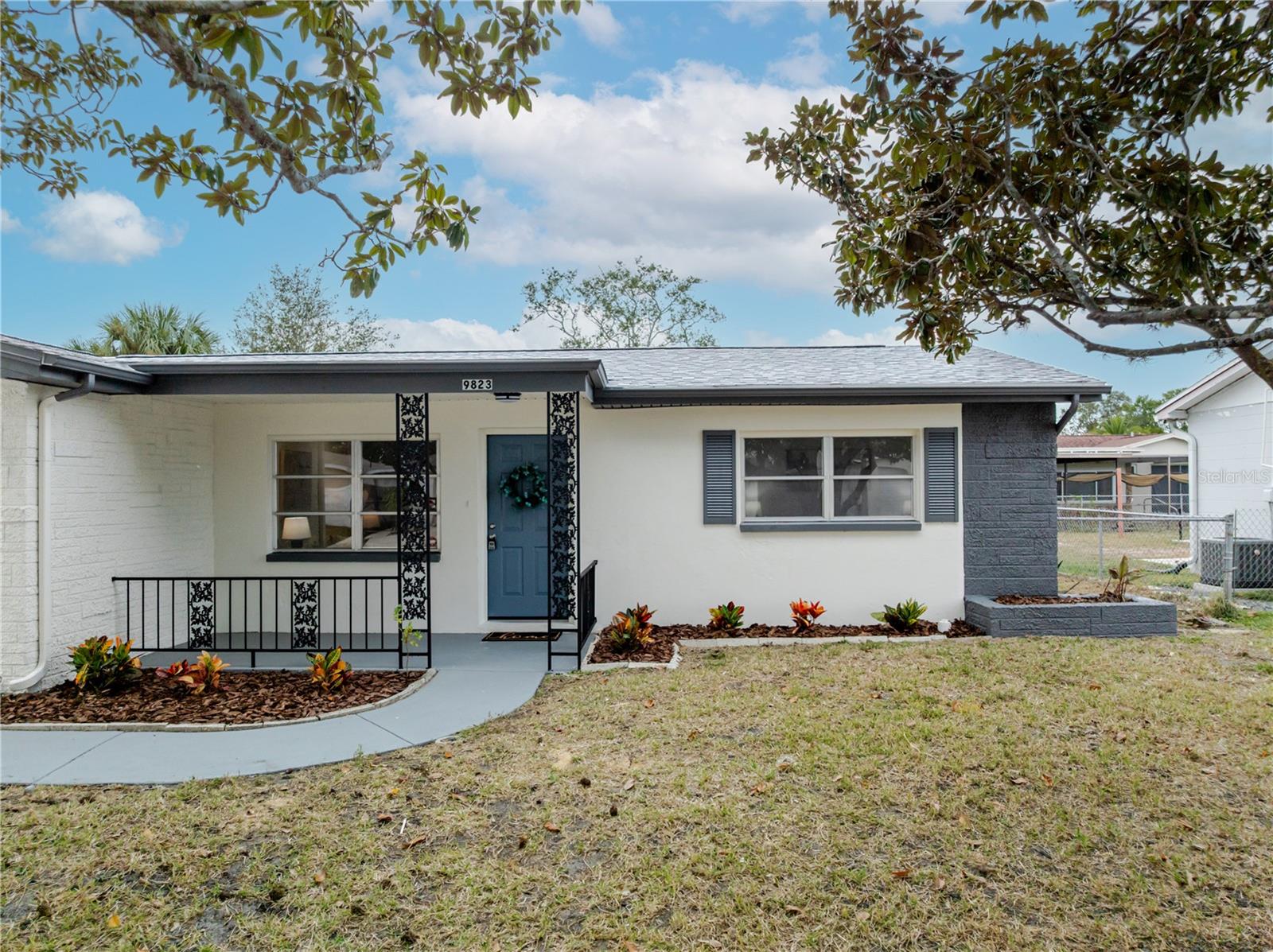 THE LAKES - Residential