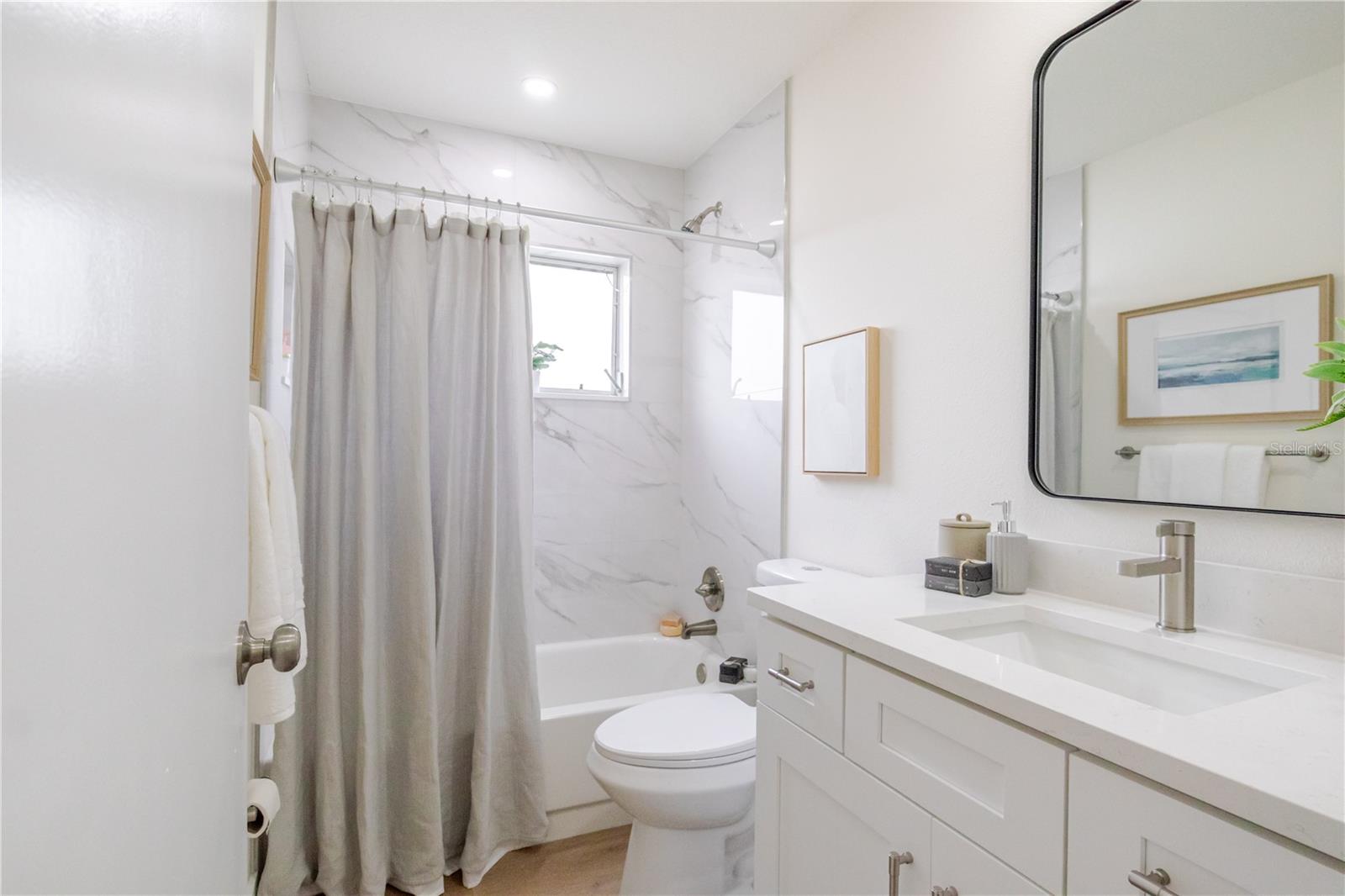 THE LAKES - Residential