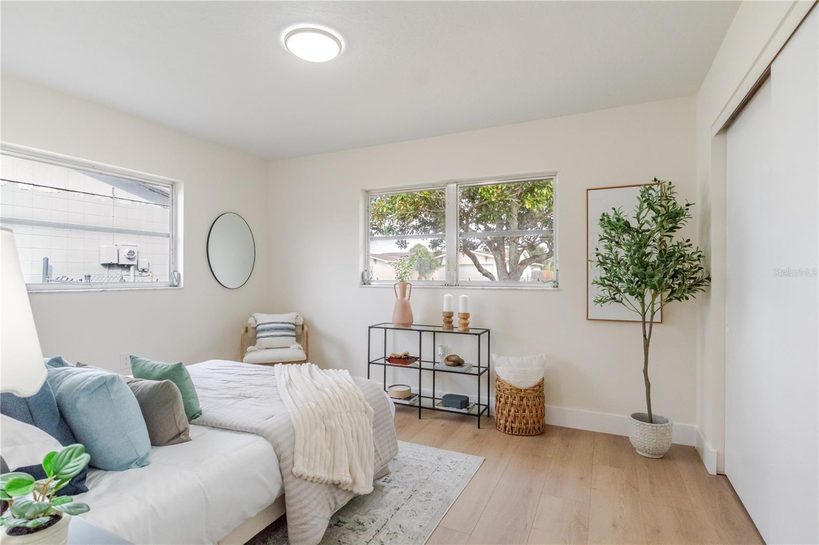 THE LAKES - Residential