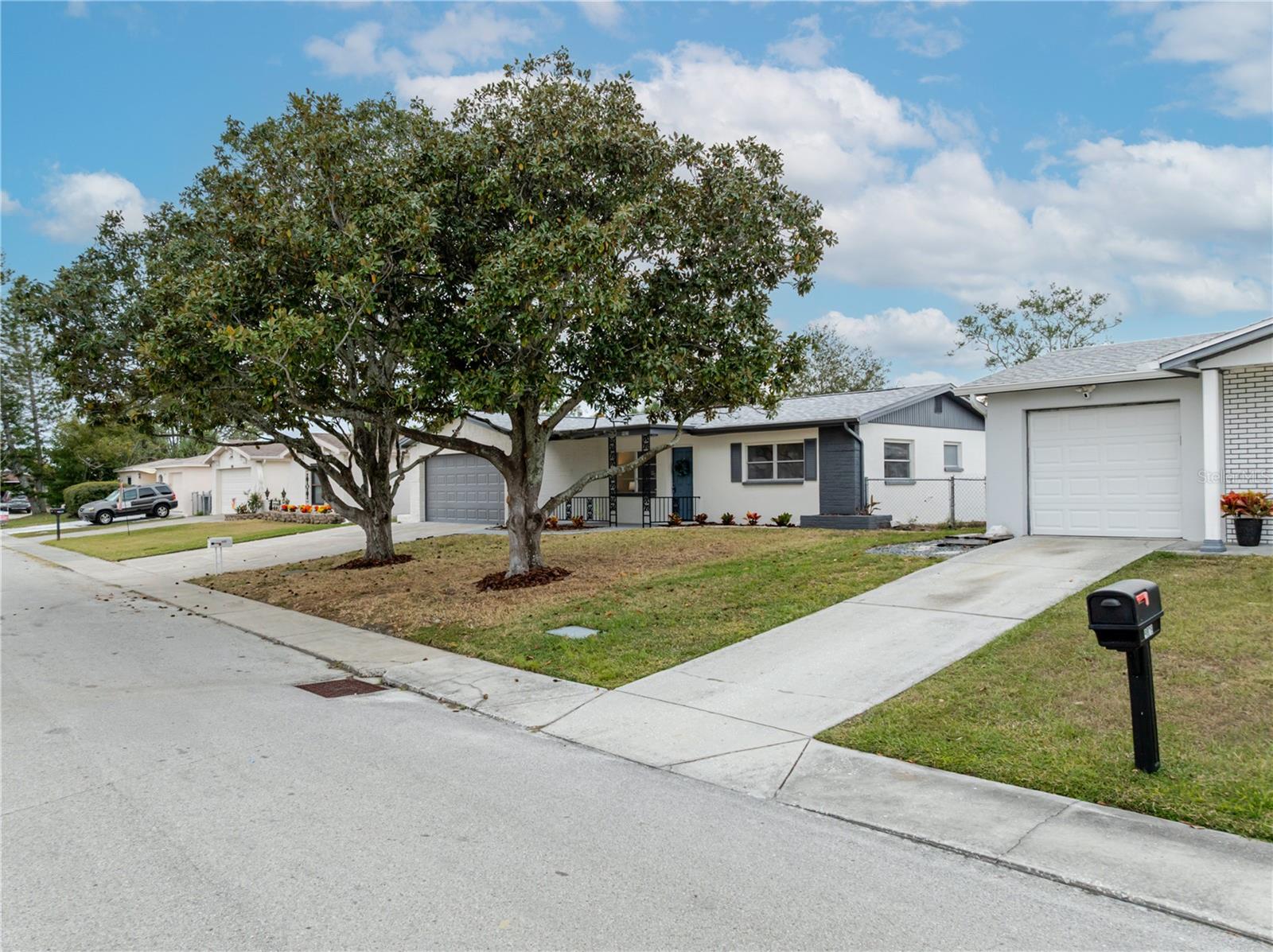 THE LAKES - Residential