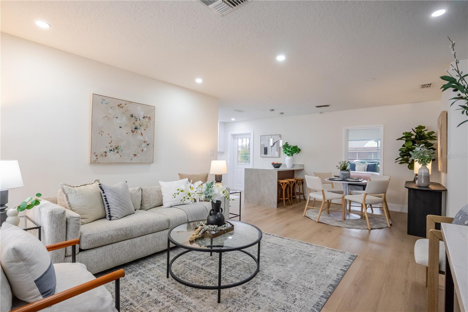 THE LAKES - Residential