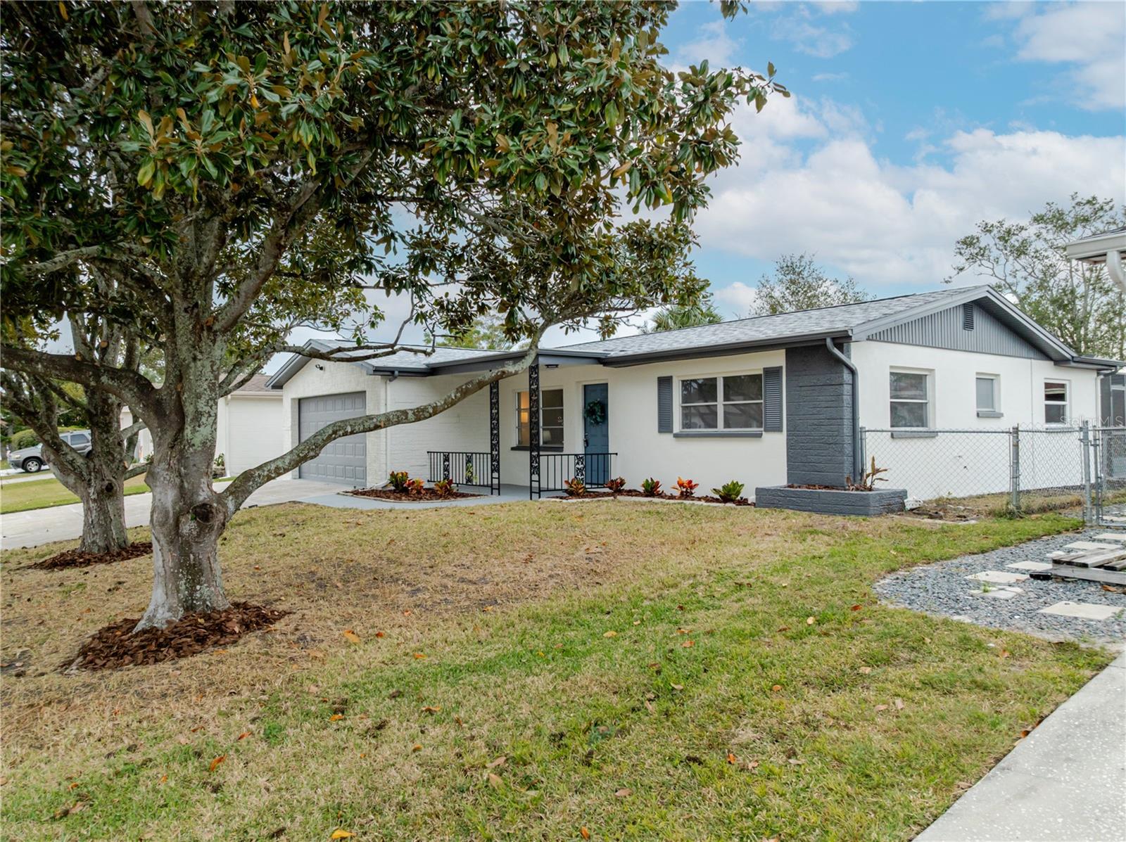 THE LAKES - Residential