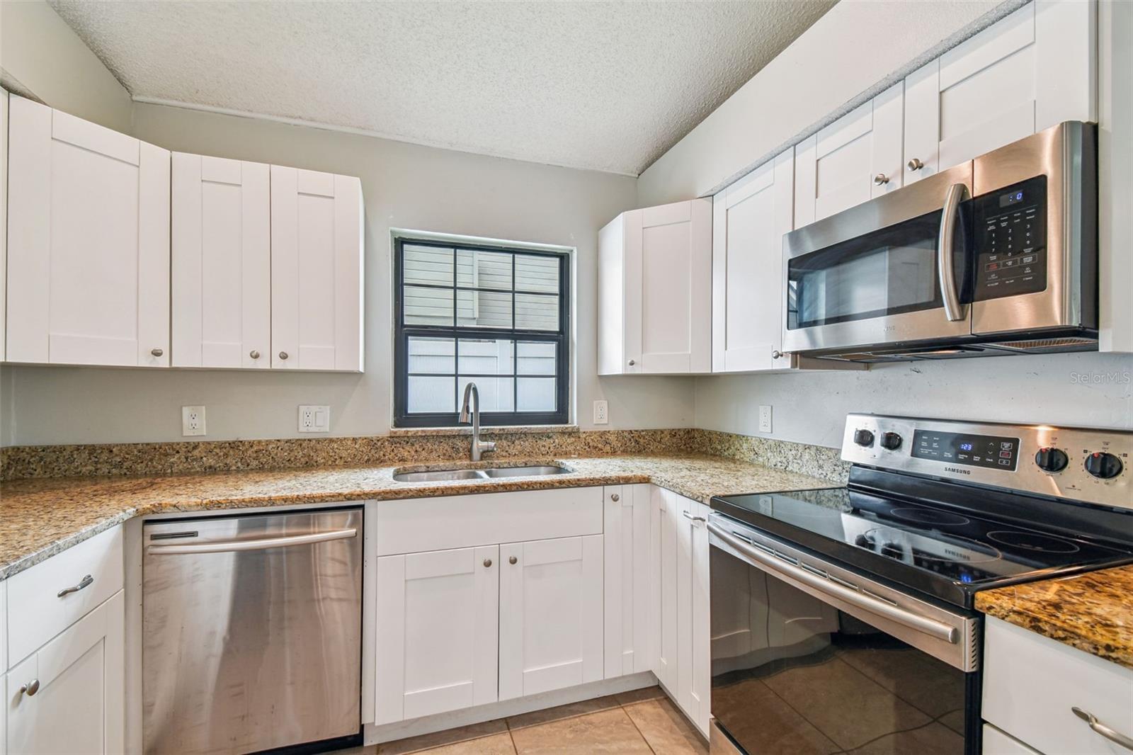 HAMPTON PARK UNIT 02 - Residential