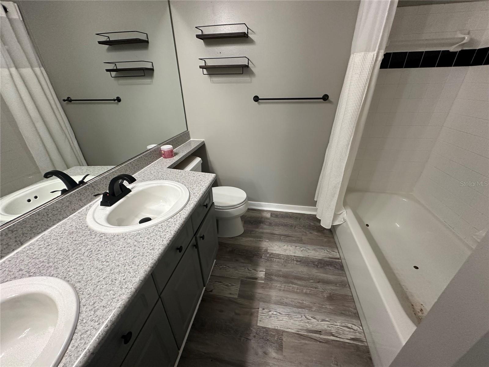 TOWN CENTER CONDOS - Residential Lease