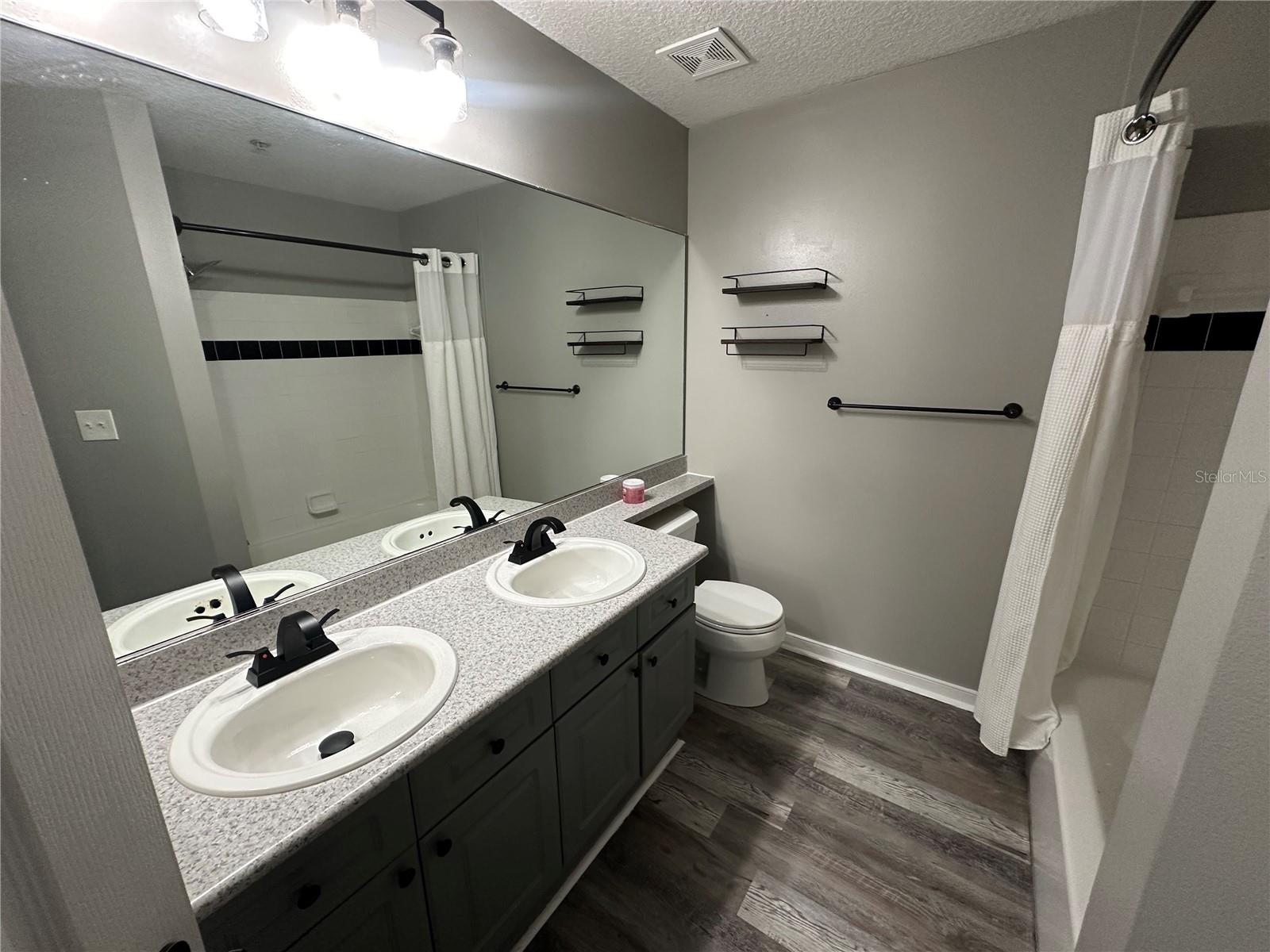 TOWN CENTER CONDOS - Residential Lease