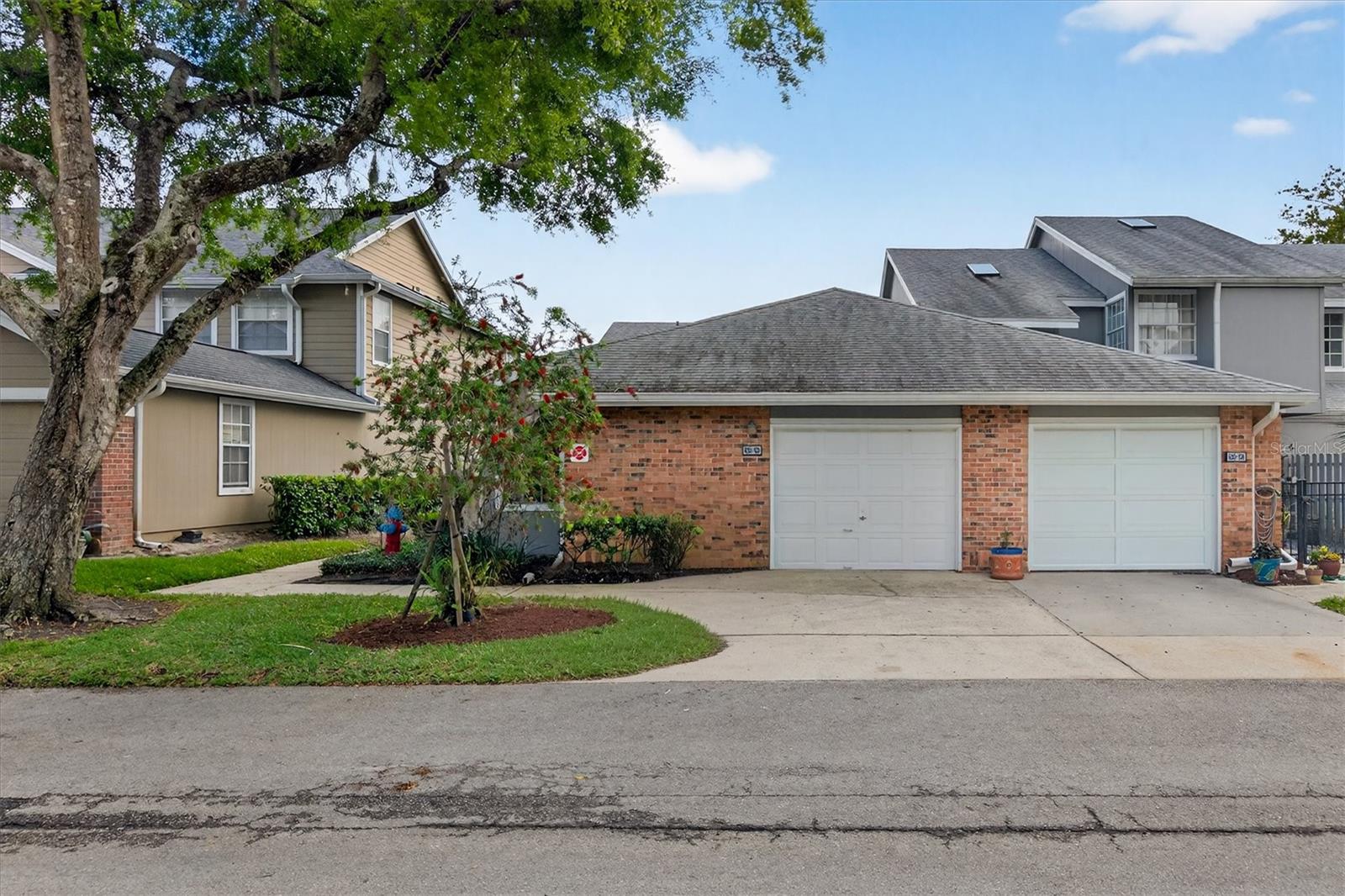 OAK HARBOUR SEC 3 A CONDO - Residential