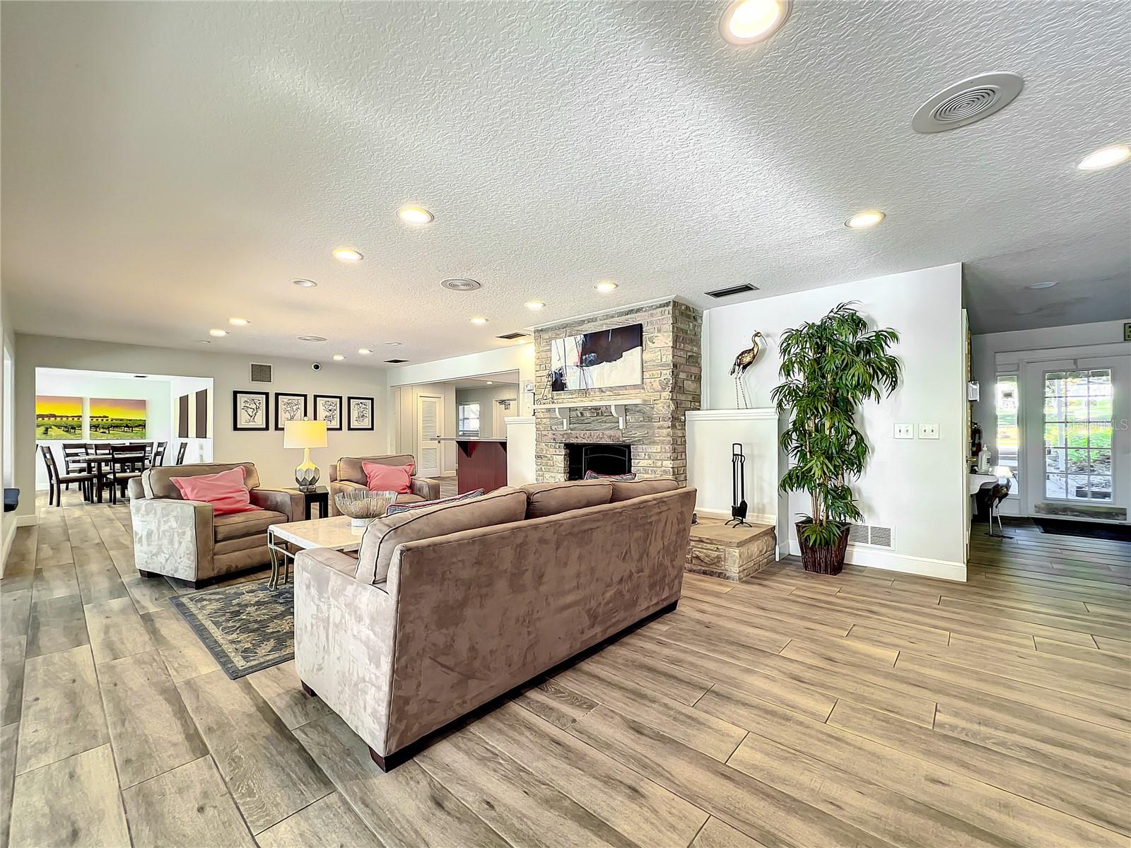 OAK HARBOUR SEC 3 A CONDO - Residential