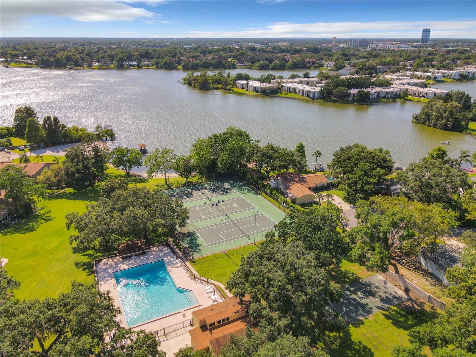 OAK HARBOUR SEC 3 A CONDO - Residential