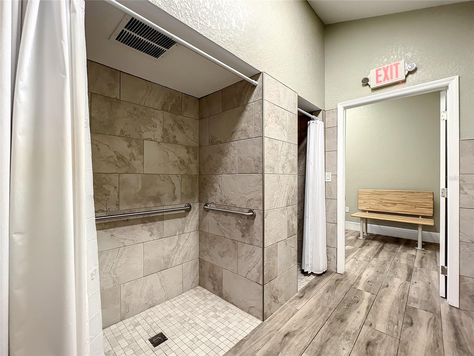 OAK HARBOUR SEC 3 A CONDO - Residential