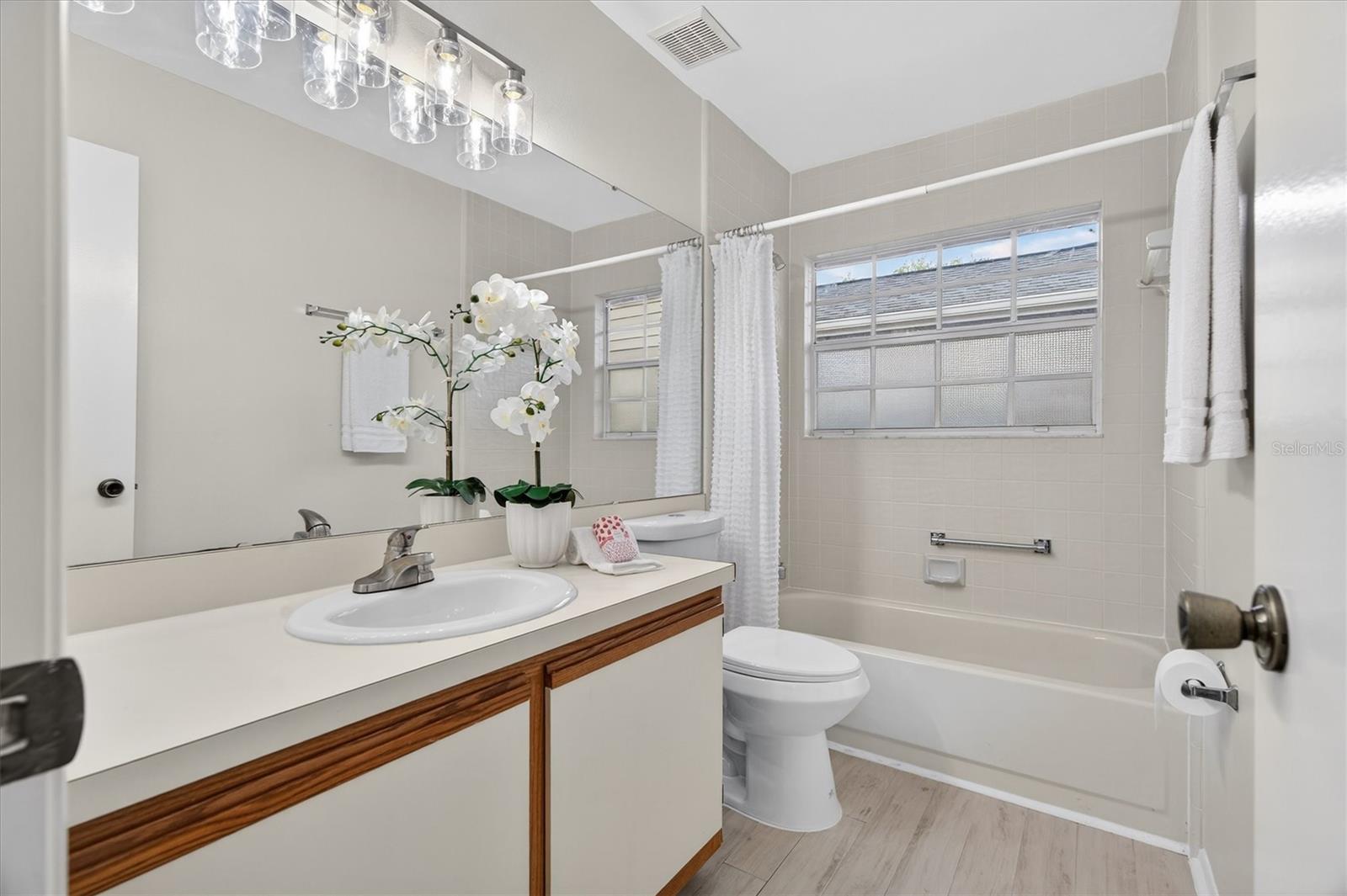 OAK HARBOUR SEC 3 A CONDO - Residential