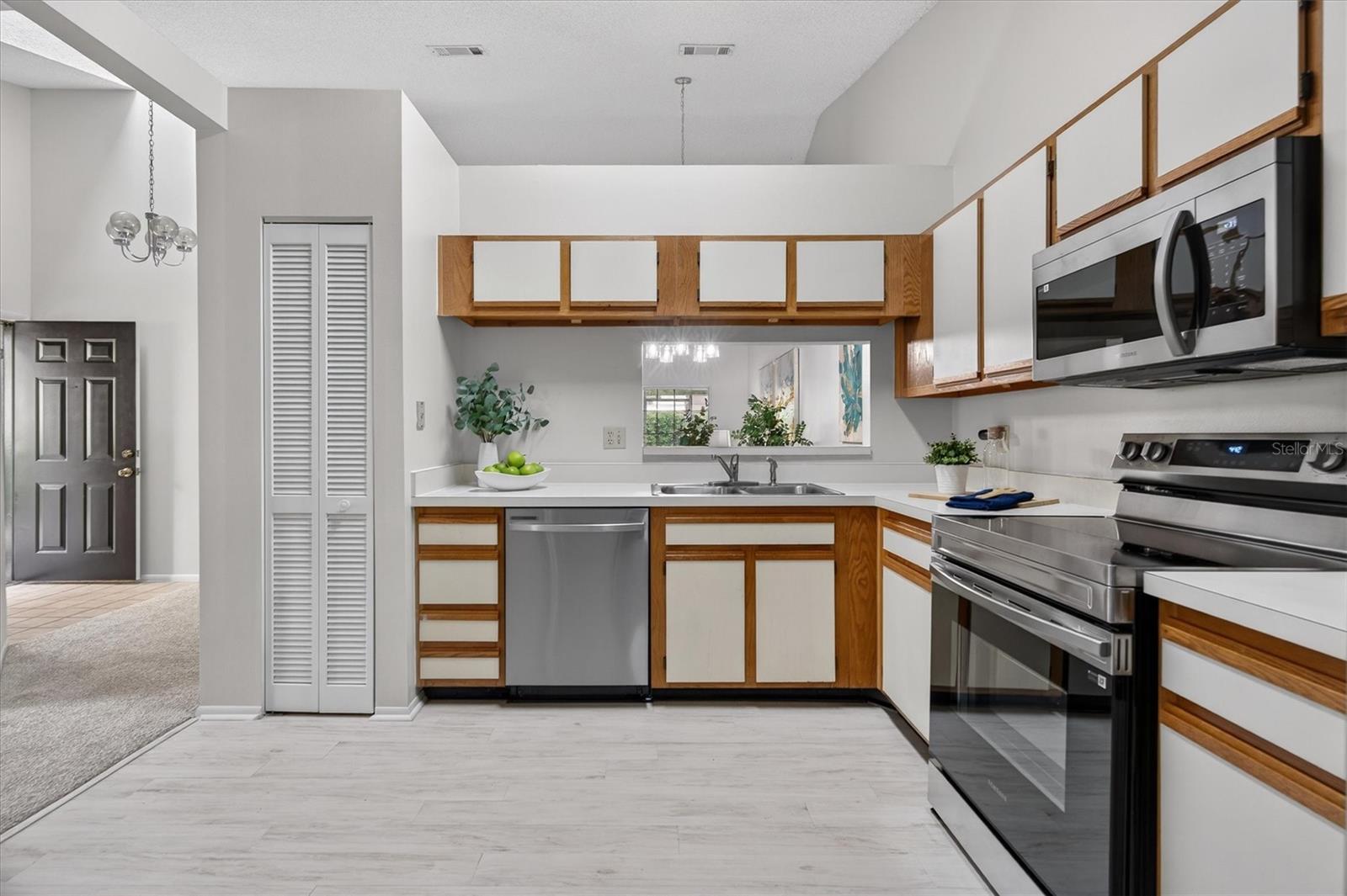 OAK HARBOUR SEC 3 A CONDO - Residential