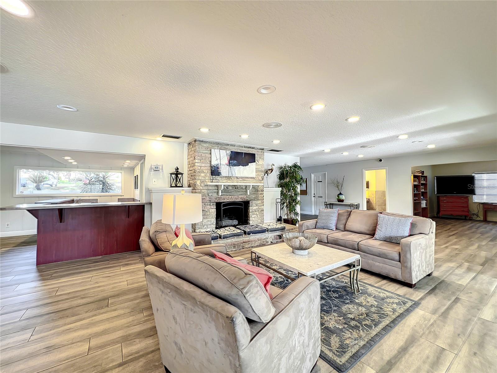 OAK HARBOUR SEC 3 A CONDO - Residential