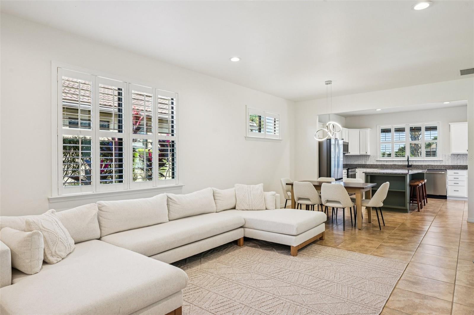 ISLANDWALK/WEST VLGS PH 2D - Residential