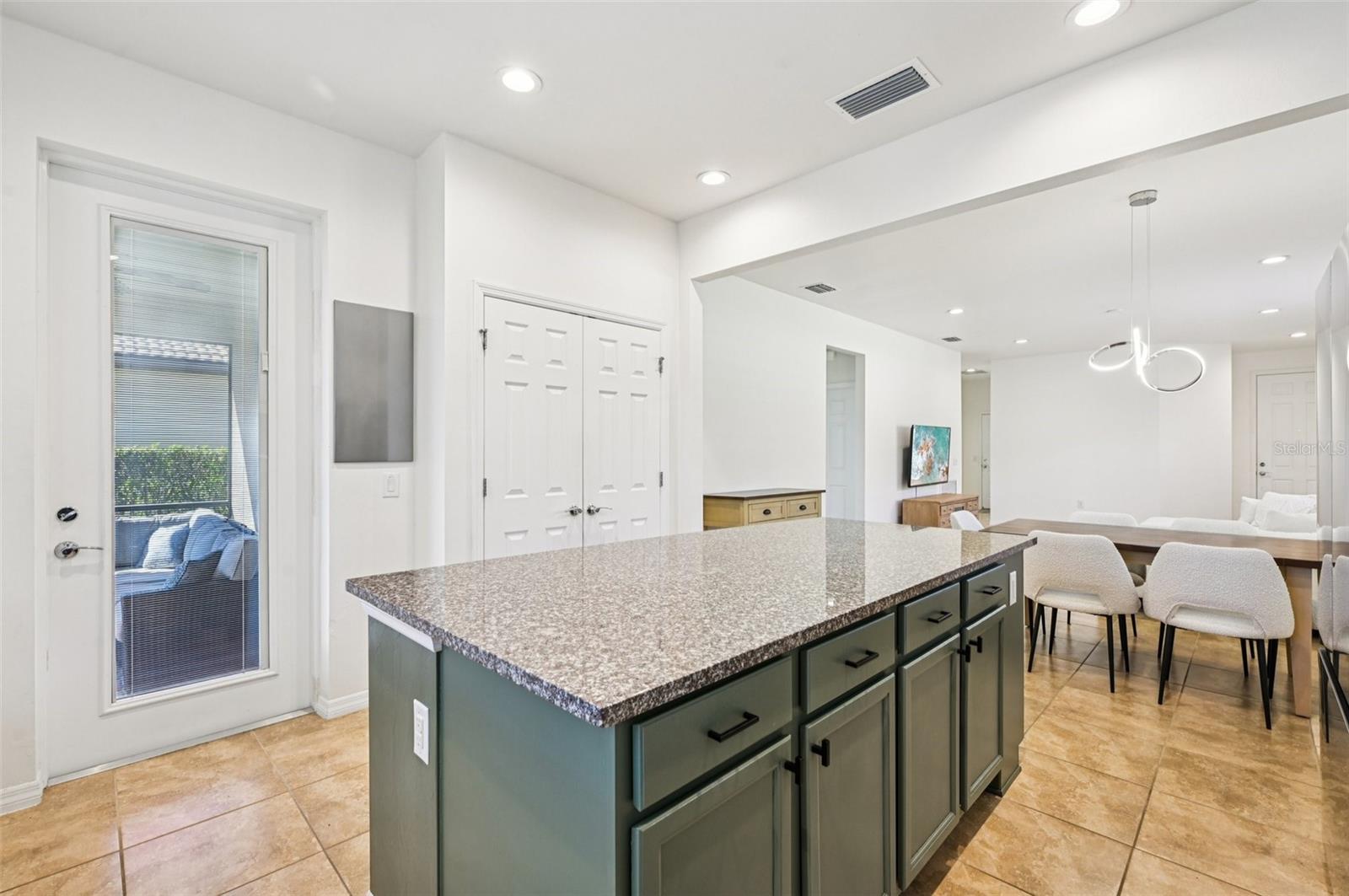 ISLANDWALK/WEST VLGS PH 2D - Residential