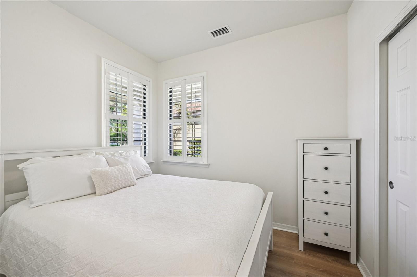 ISLANDWALK/WEST VLGS PH 2D - Residential