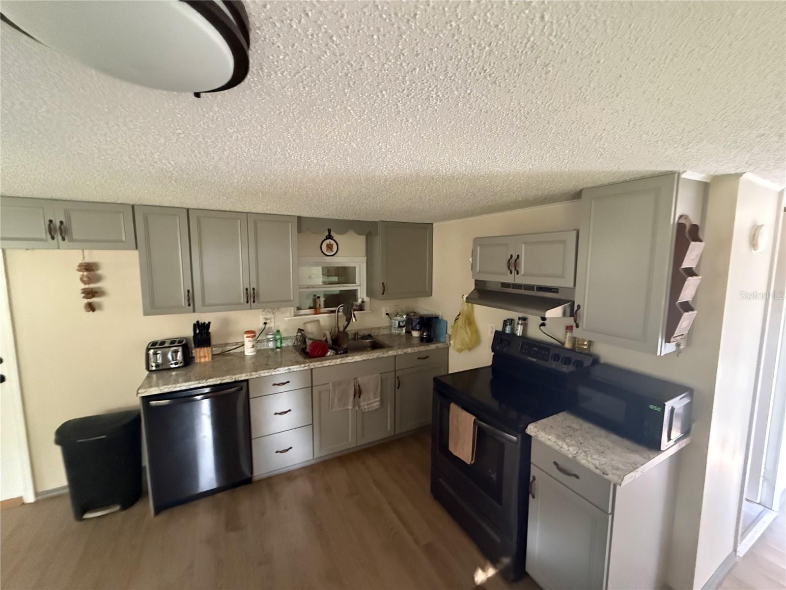 LAKE VIEW MANOR - Residential