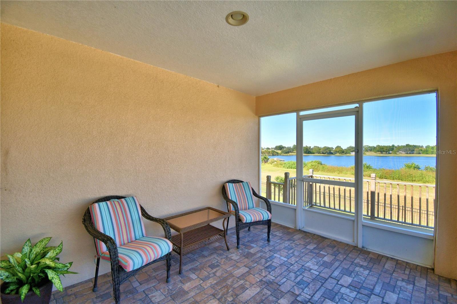 MANDOLIN 02 - Residential