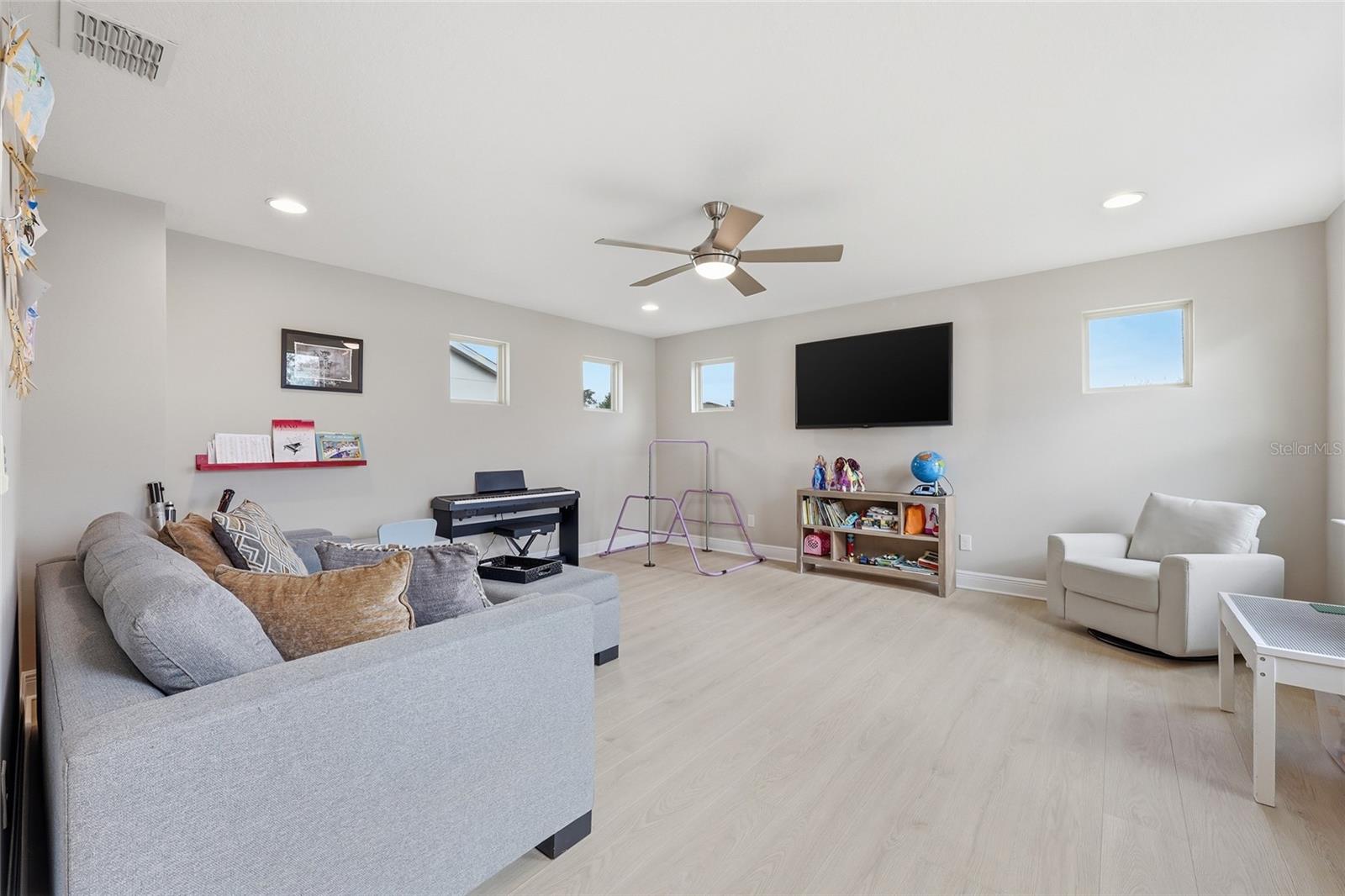 WATERSIDE/JOHNS LK-PH 2B - Residential